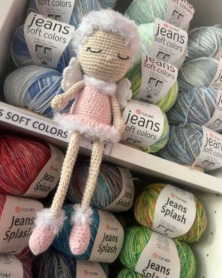 Tento nežný anjelik👼🏻 vznikol vďaka priadzi YarnArt Jeans, ktorá je ako stvorená na háčkovanie takýchto mäkučkých bytostí....